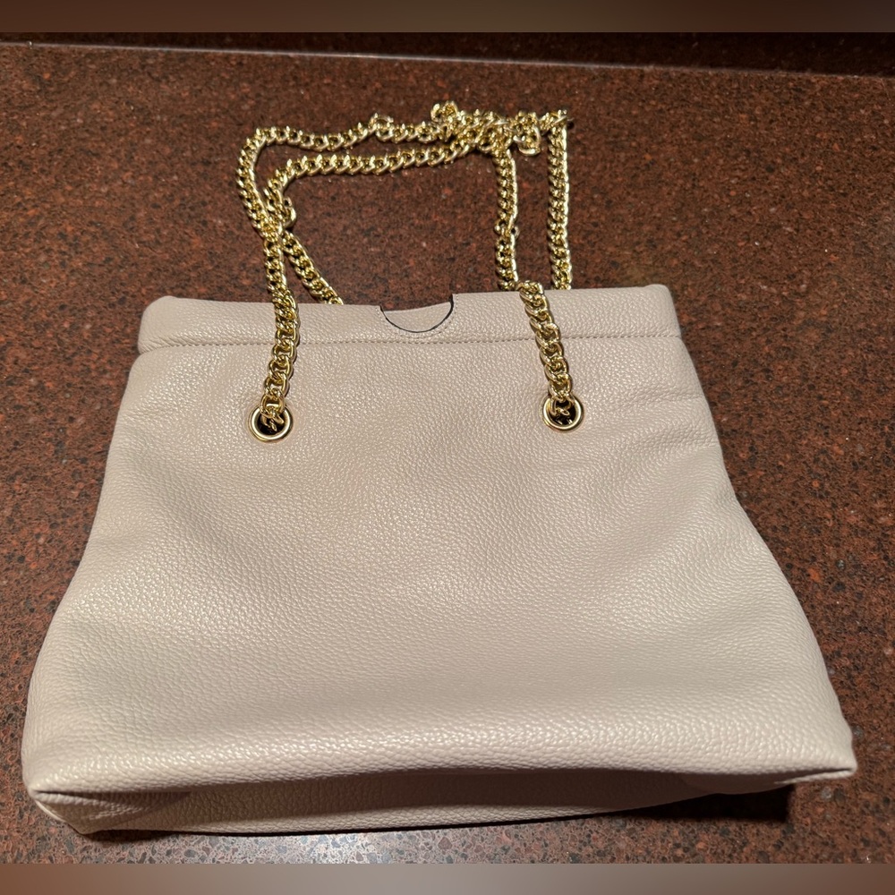 Elegant Chain Strap Handbag. Jen and Co Brand.